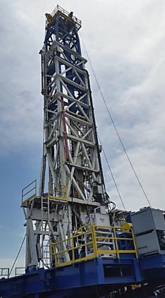IDE 2000HP Rig 4 — full mast view